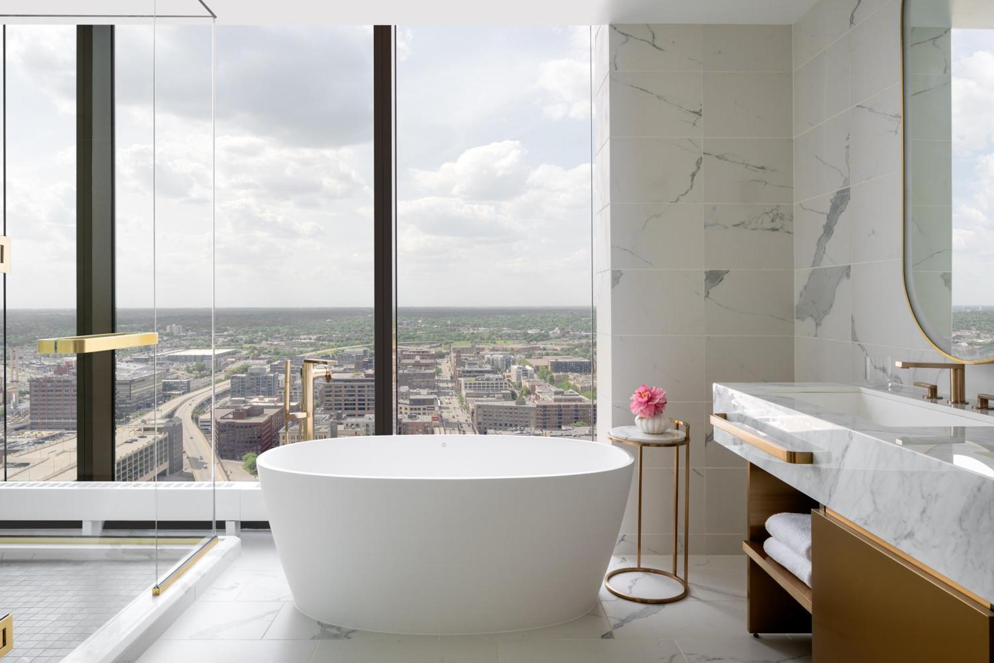 Four Seasons Hotel 5*