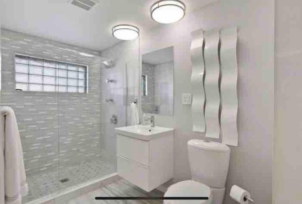 Tangletown 3 Bedroom Lux Holiday home Minneapolis