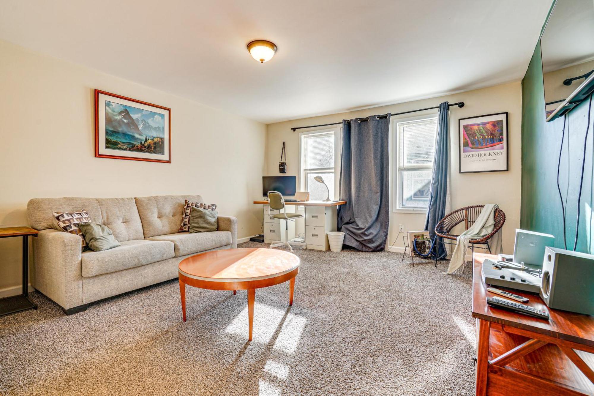 Apartment 2 Mi To Downtown With Shared Yard *