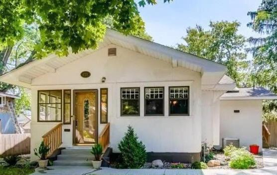 South Tangletown Charm Holiday home