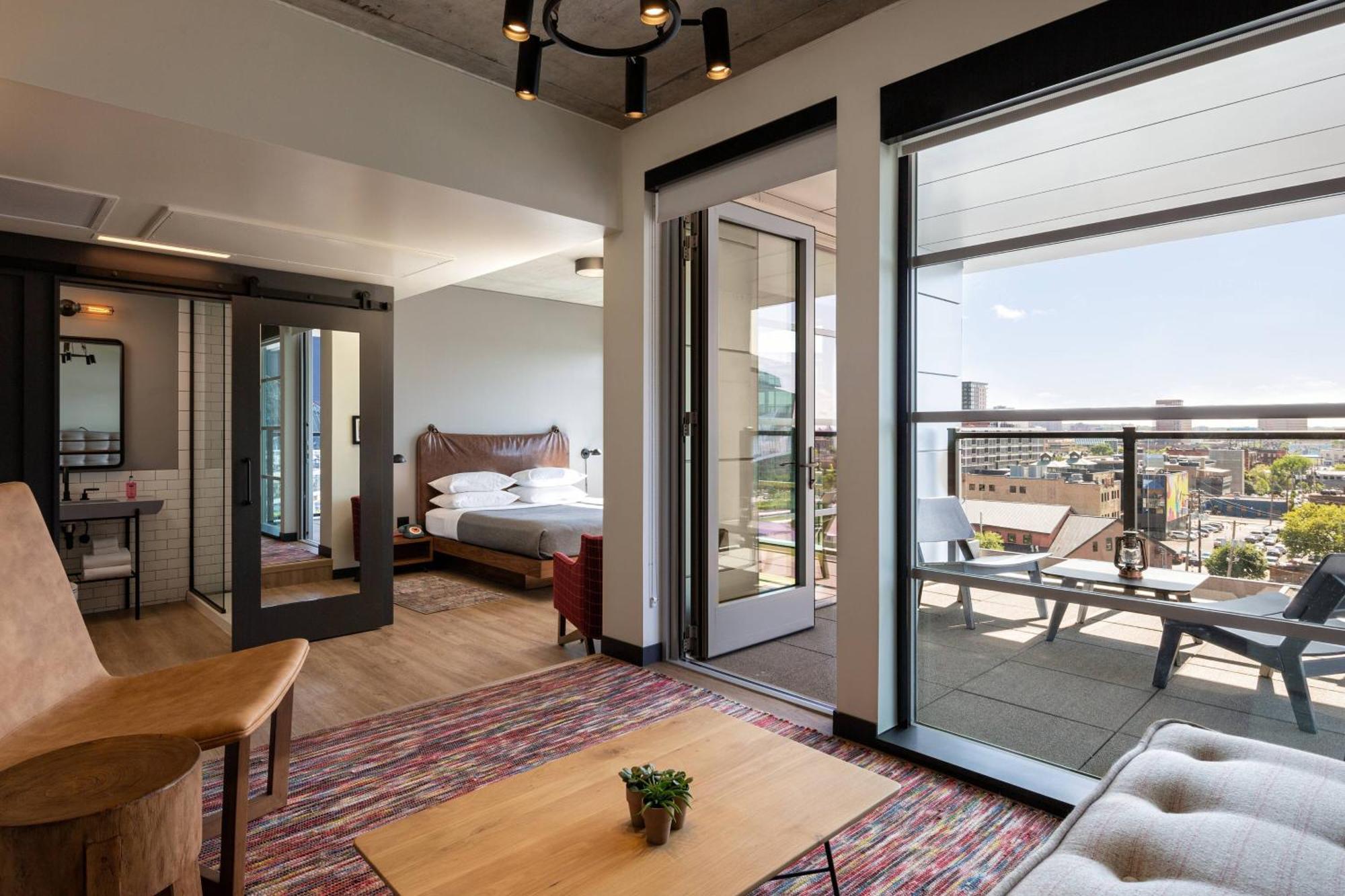 Moxy Downtown Hotel 4*