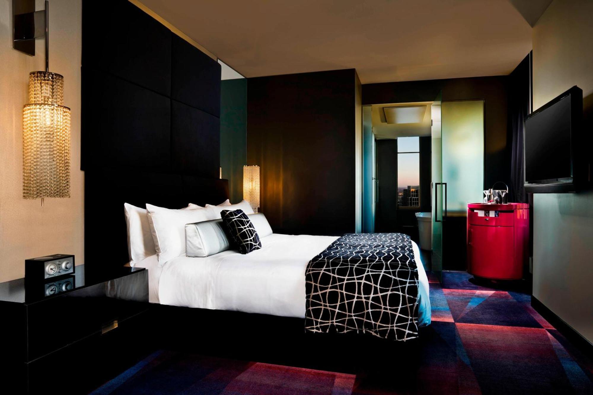 W - The Foshay 5*