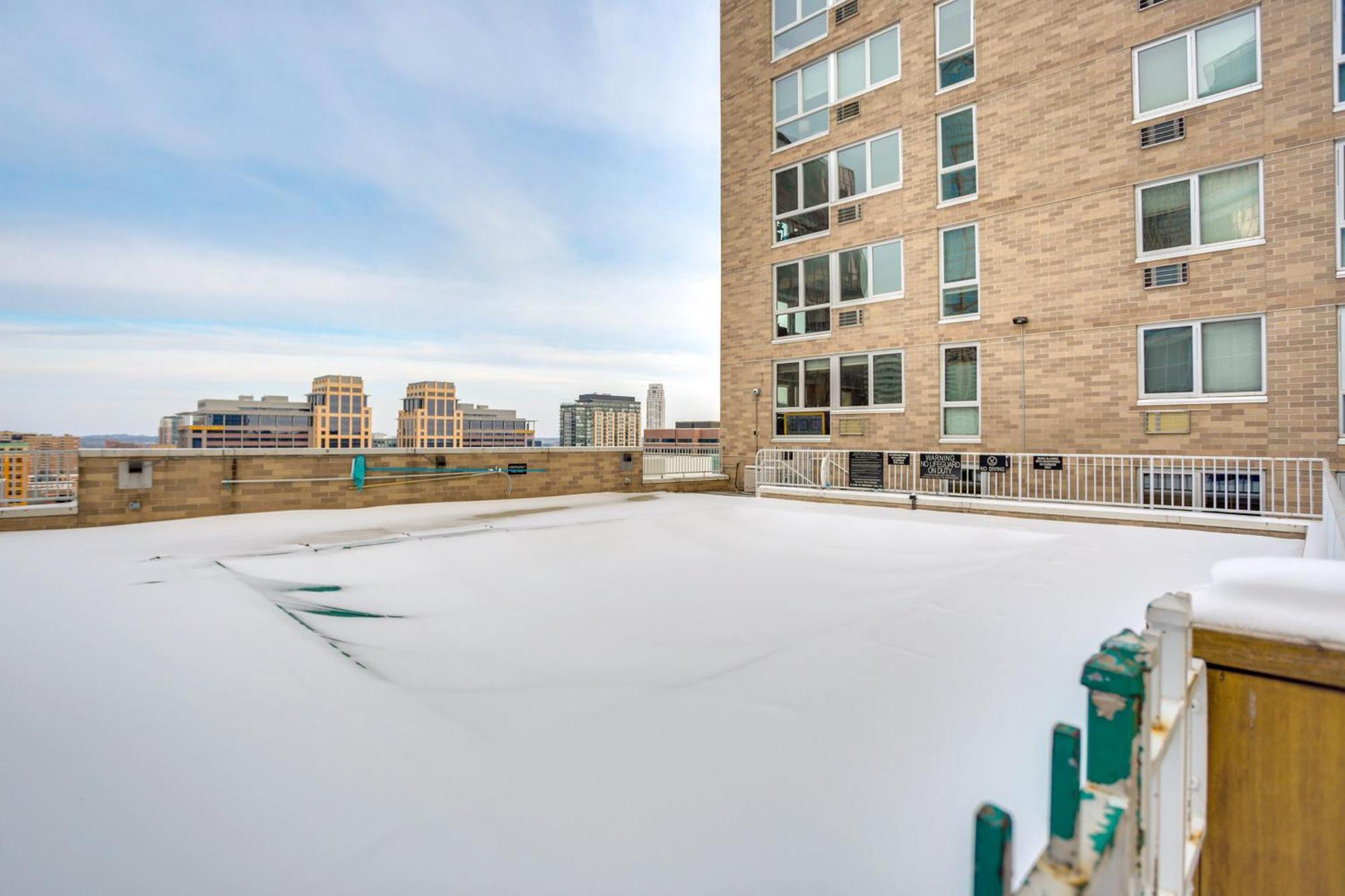 Updated In Dtwn With Pool Access! Apartment
