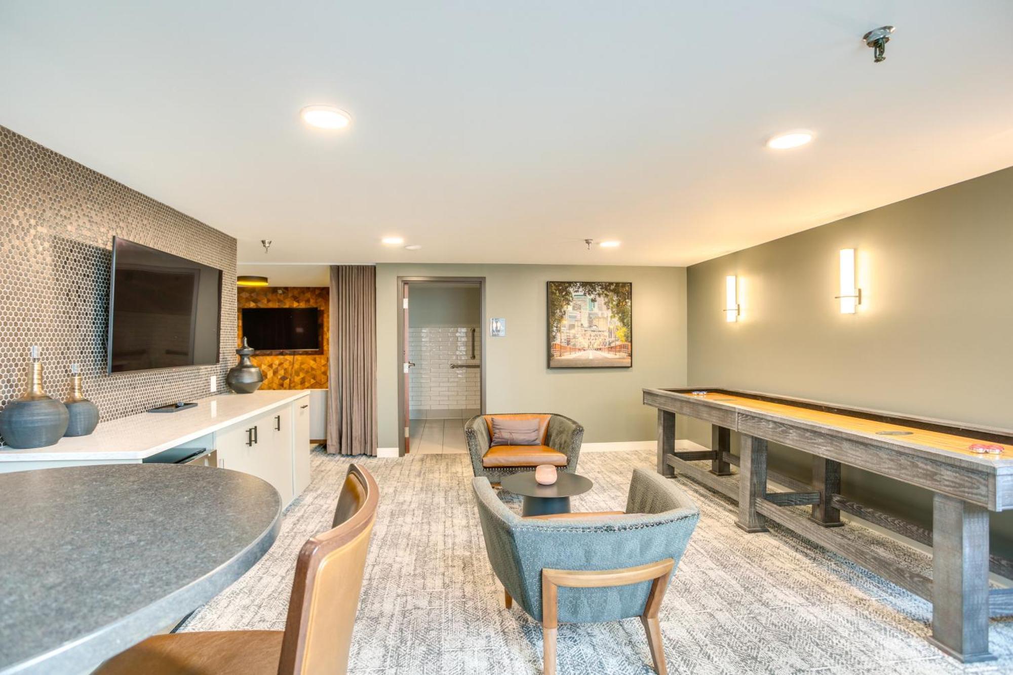 Apartment Updated In Dtwn With Pool Access! Minneapolis