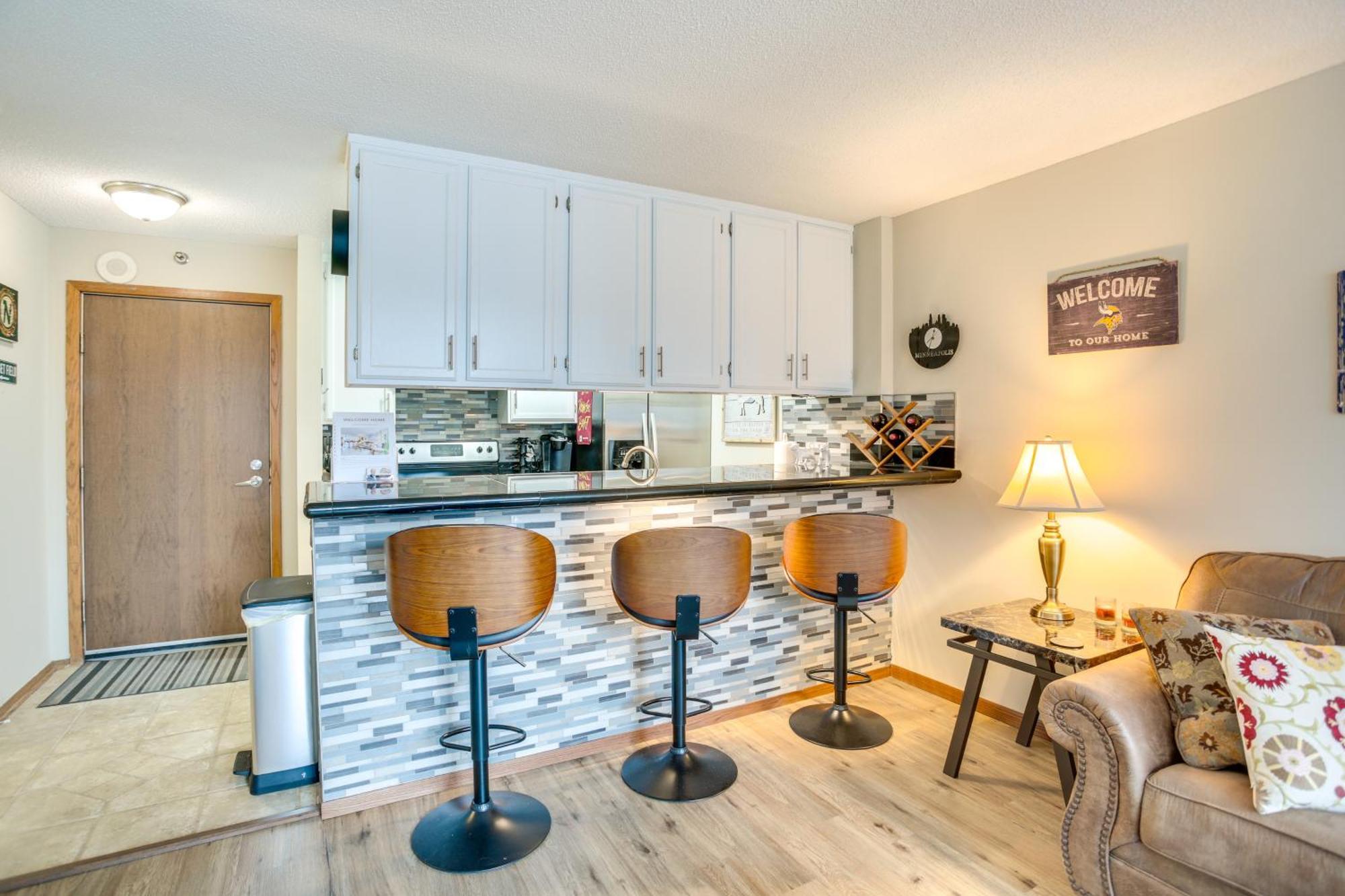 Updated In Dtwn With Pool Access! Apartment