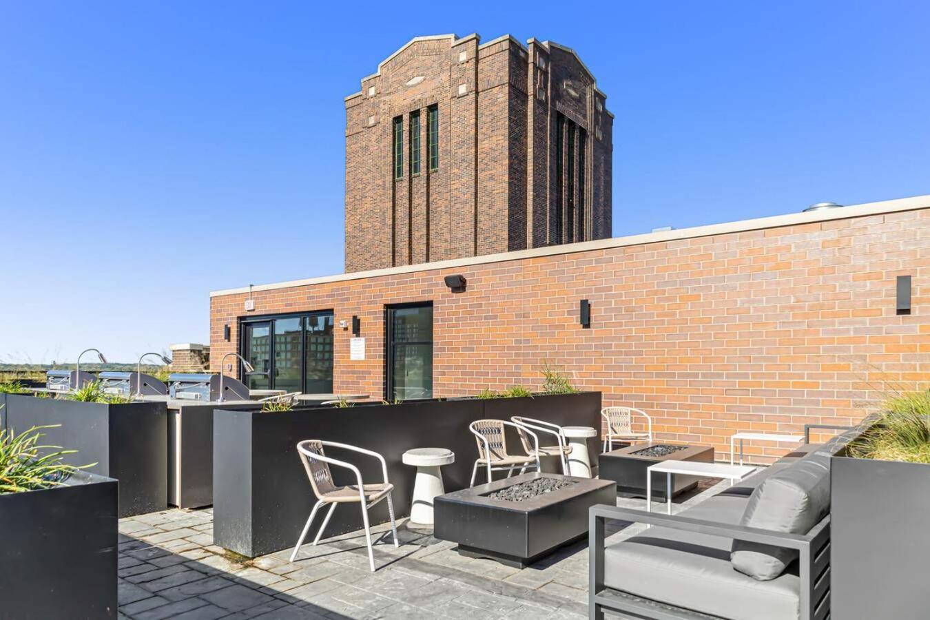 Cozysuites Nlg With Pool Bowling Alley Sauna #19 Minneapolis