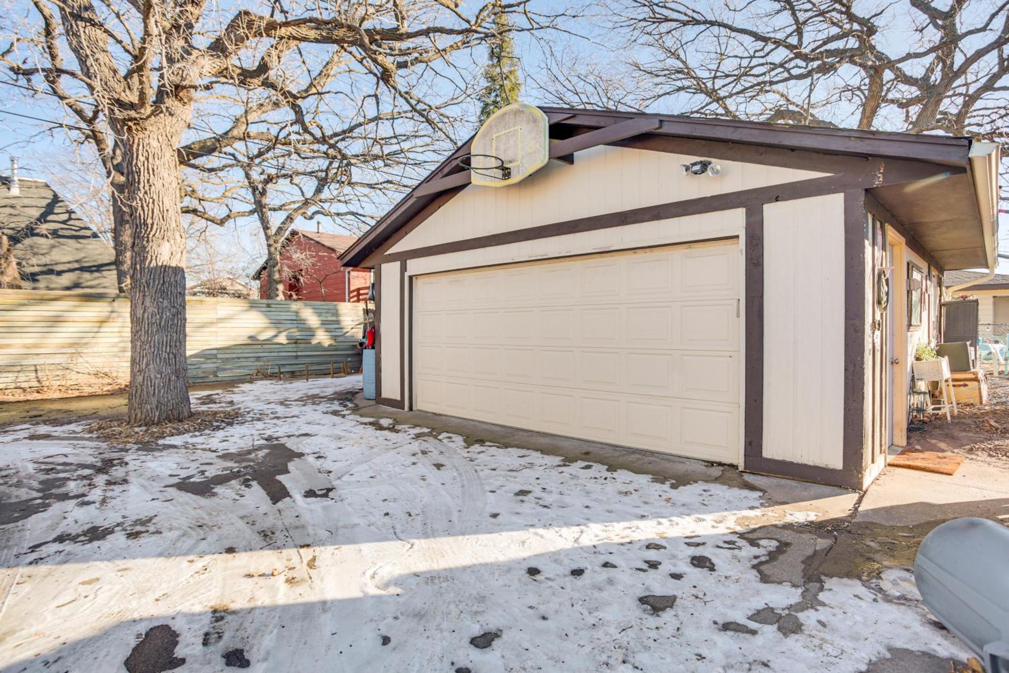 3 Mi To Unique Home! *