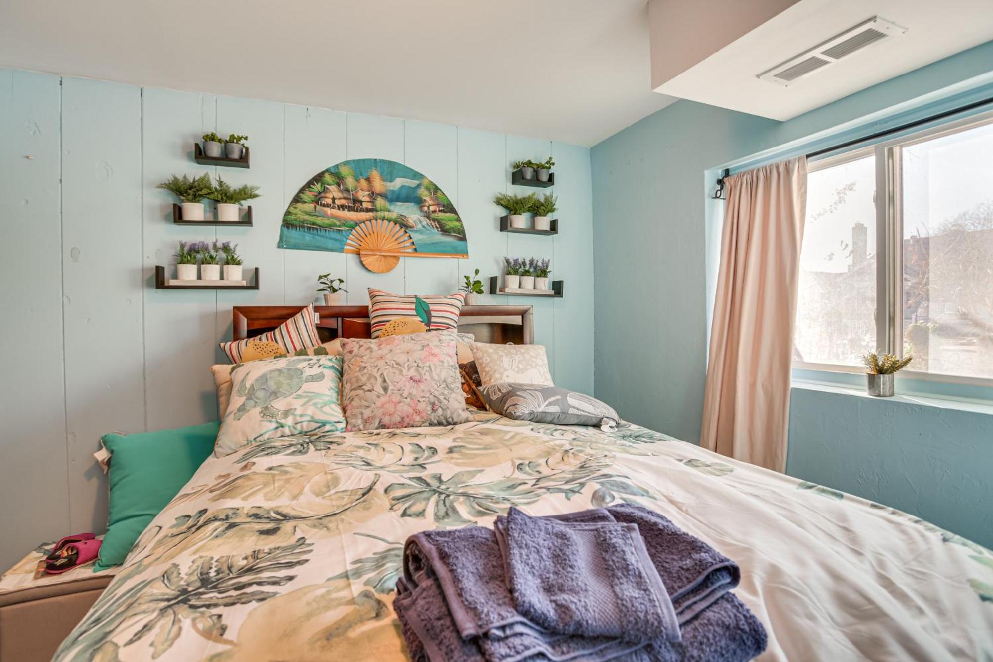 3 Mi To Unique Home! Holiday home Minneapolis