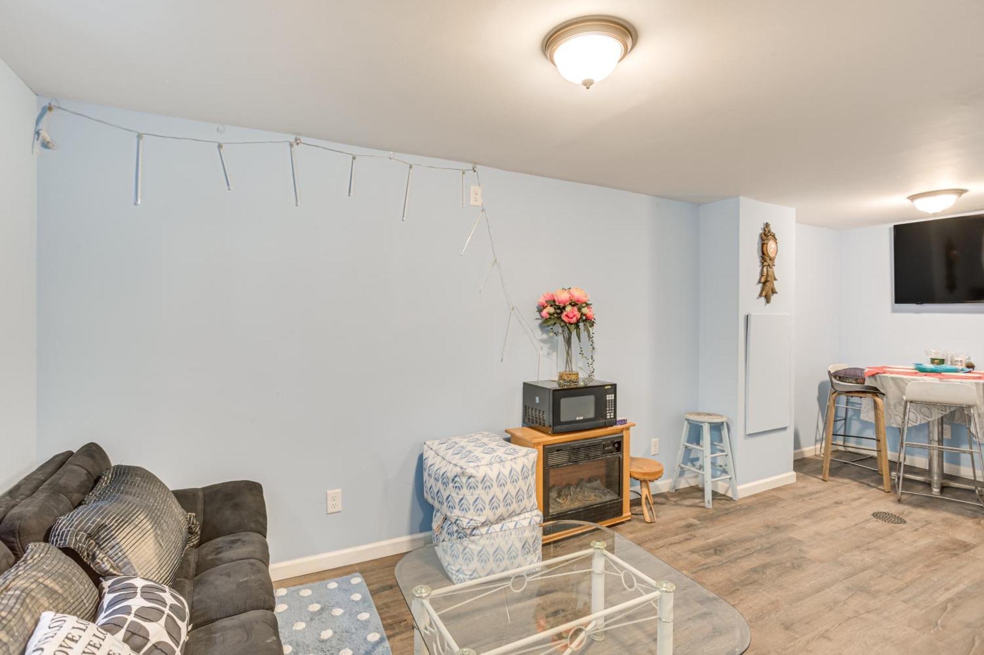 3 Mi To Unique Home! Minneapolis
