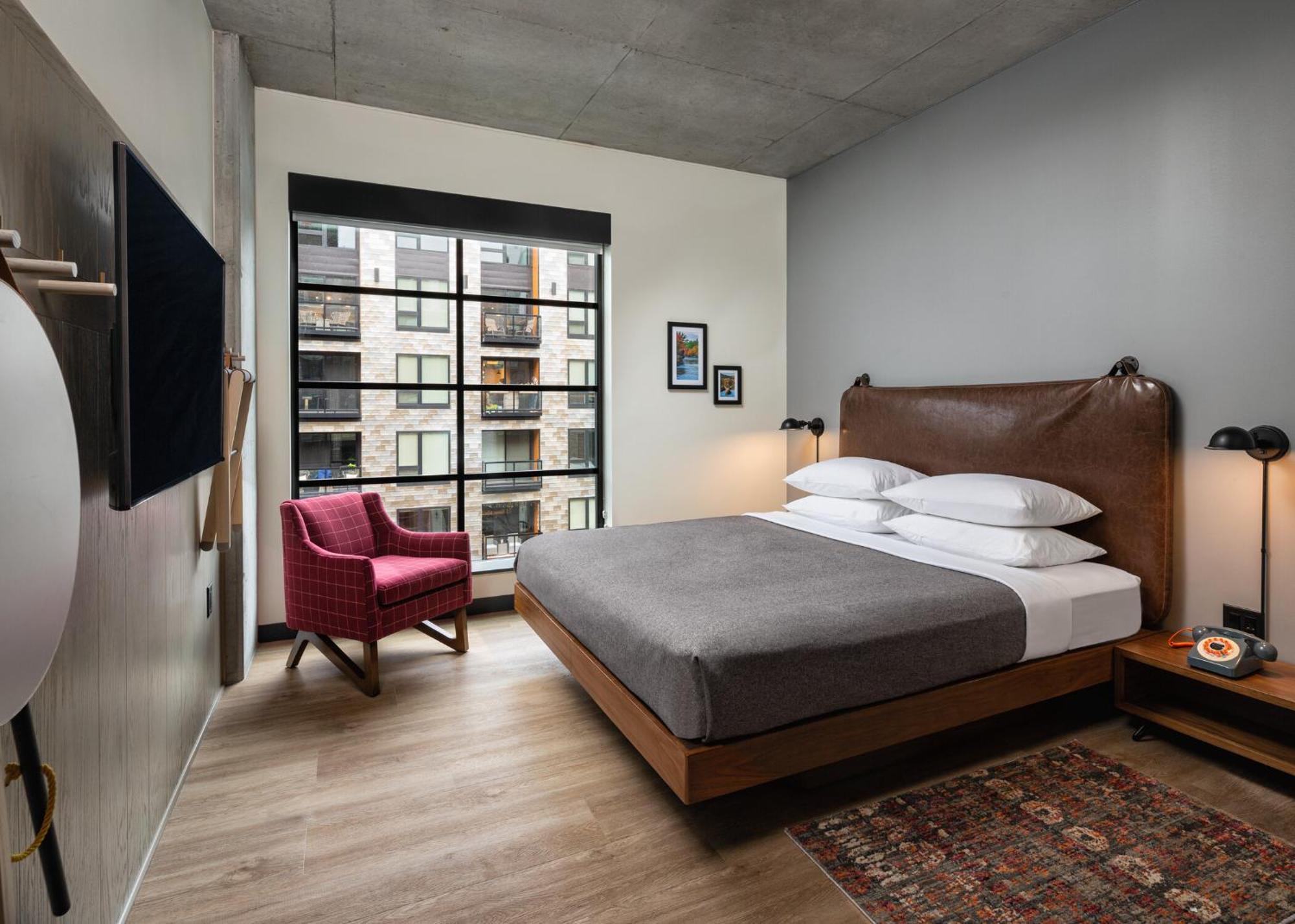 Hotel Moxy Downtown 4*