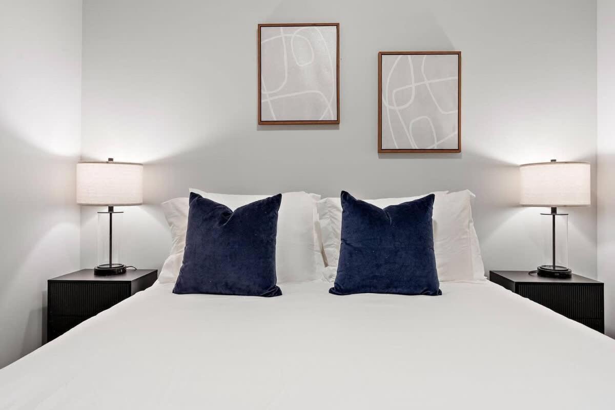 Dt, Umn, Lux 2bd Gym, Rooftop, Free Street Parking Apartment Minneapolis