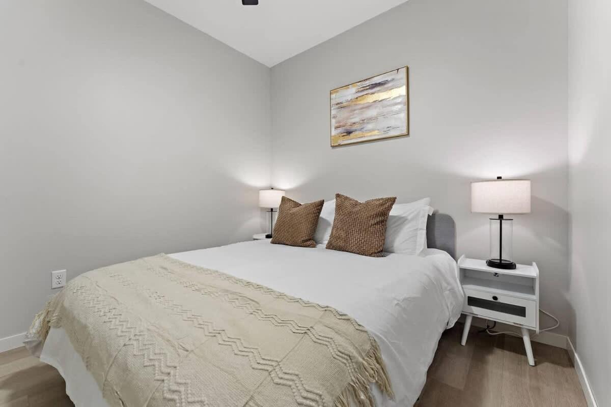Dt, Umn, Lux 2bd Gym, Rooftop, Free Street Parking Apartment