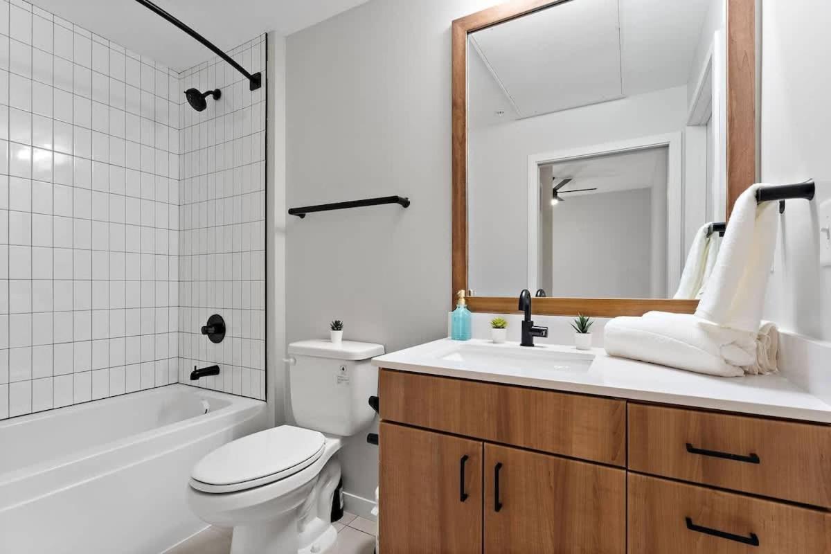 Dt, Umn, Lux 2bd Gym, Rooftop, Free Street Parking Apartment *