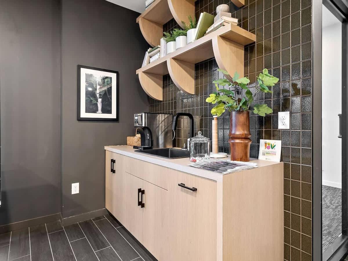 Dt, Umn, Lux 2bd Gym, Rooftop, Free Street Parking Apartment *