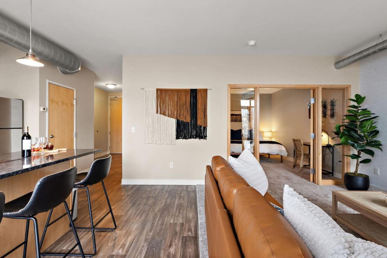 Free Parking Gym Fast Wifi Avry Apartment *