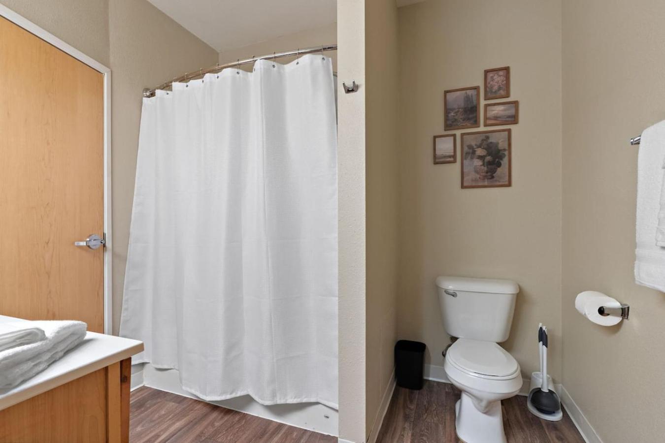 Free Parking Gym Fast Wifi Avry Apartment