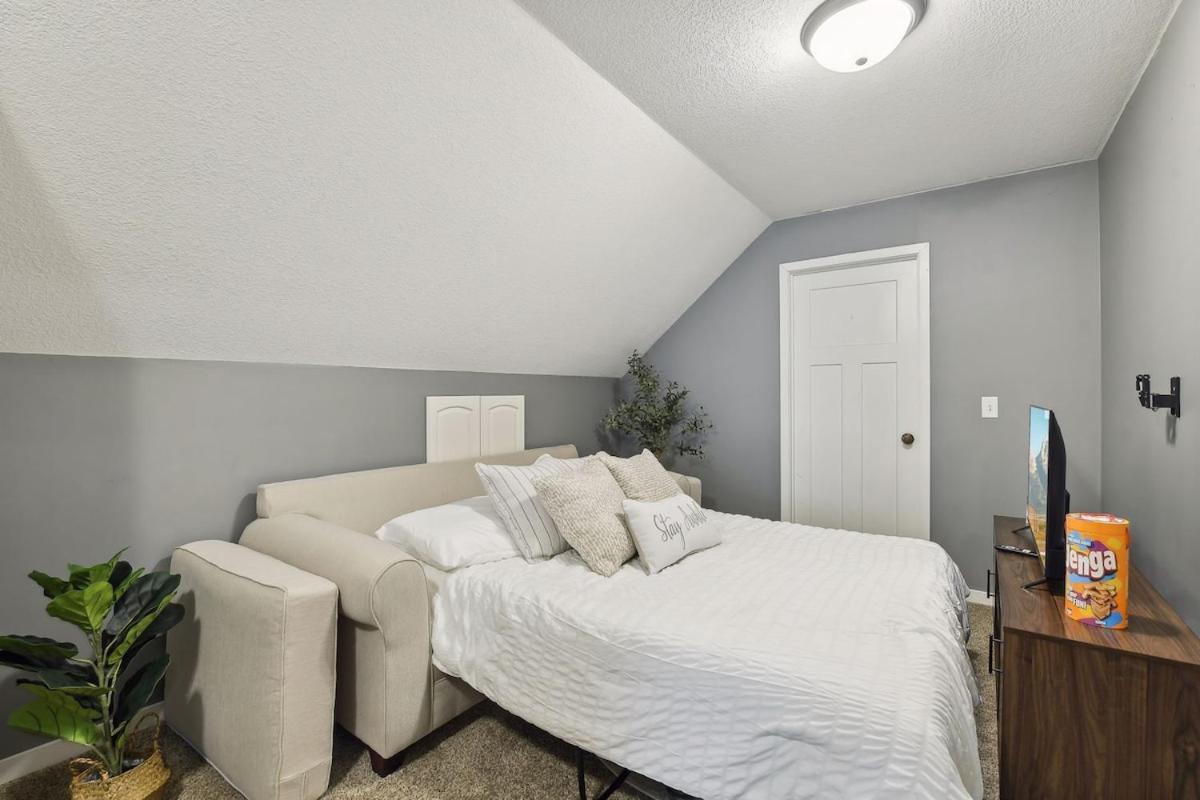 Basketball Court, Pickleball, Karaoke, 6 Beds