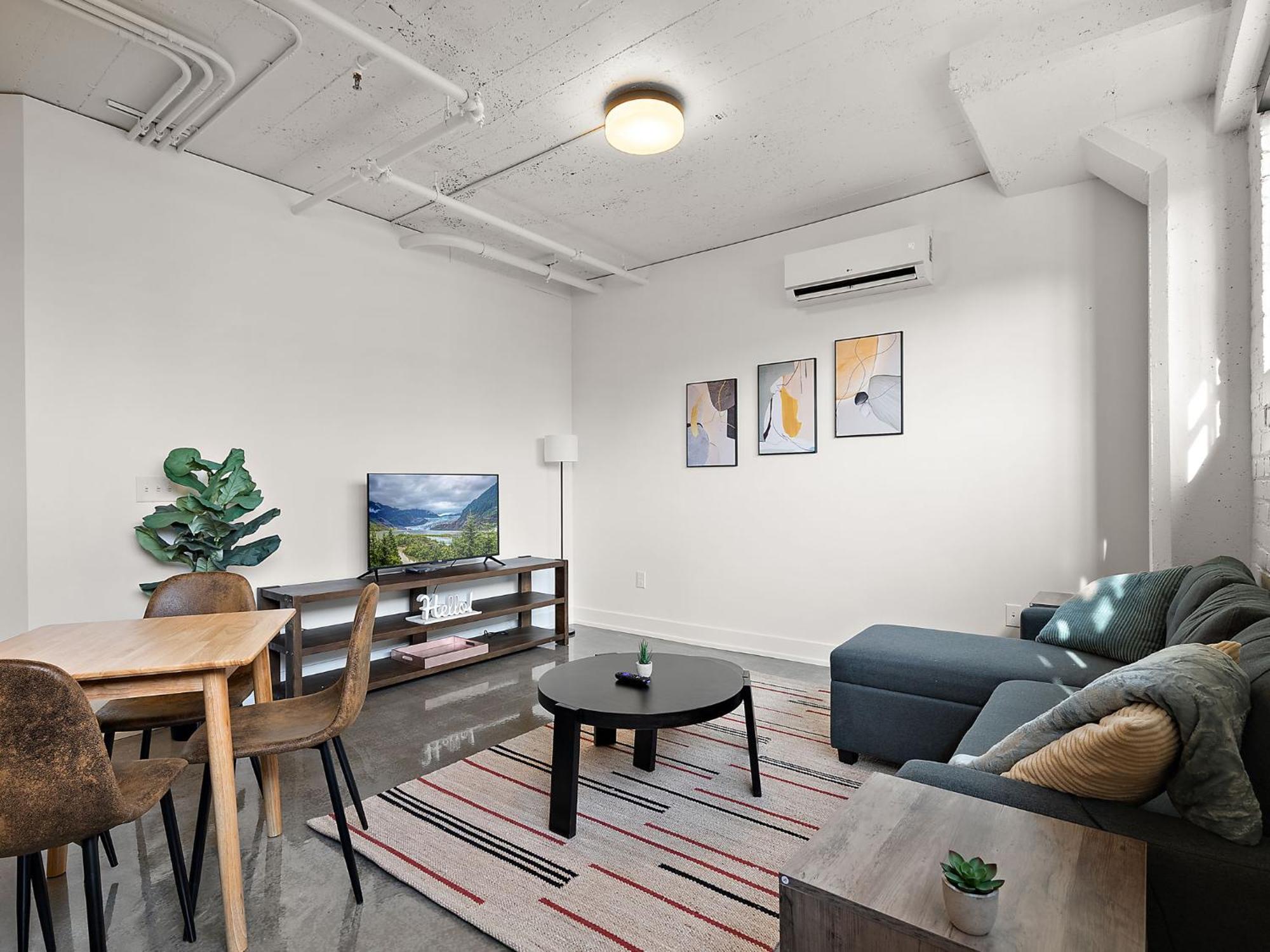 Cozysuites Nlg With Pool Bowling Alley Sauna #11 Minneapolis