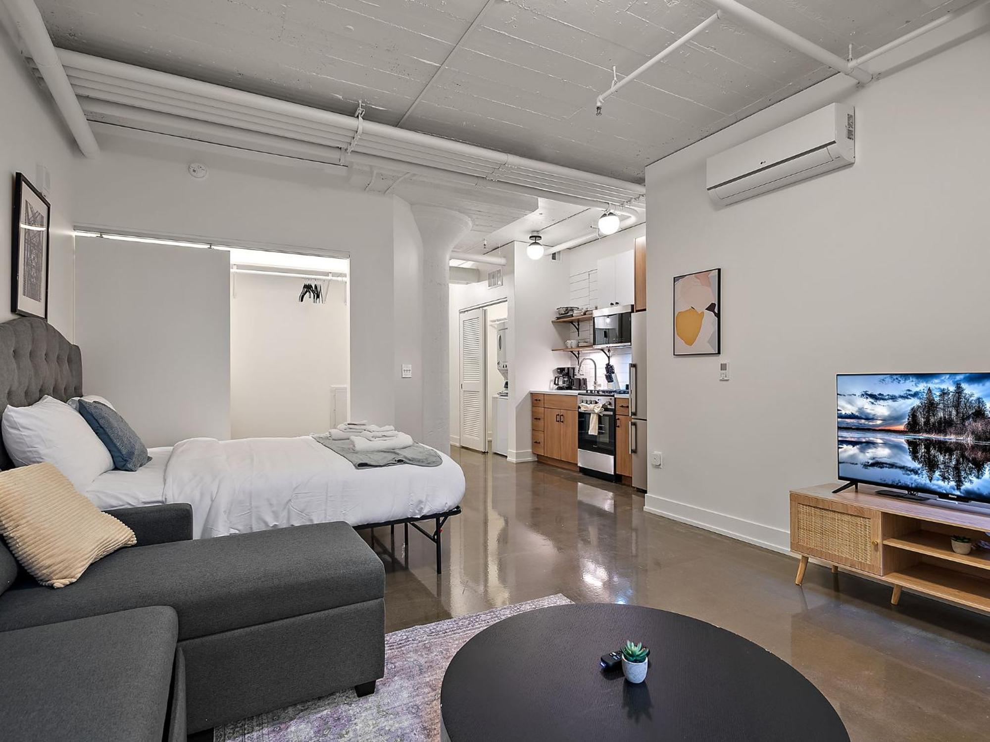 Cozysuites Nlg With Pool Bowling Alley Sauna #17 Minneapolis