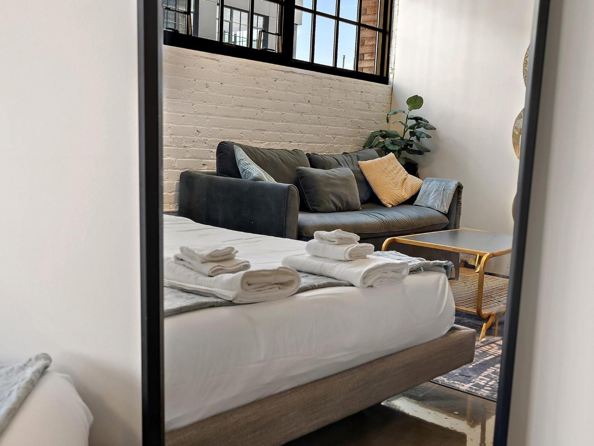 Cozysuites Nlg With Pool Bowling Alley Sauna #19 Minneapolis
