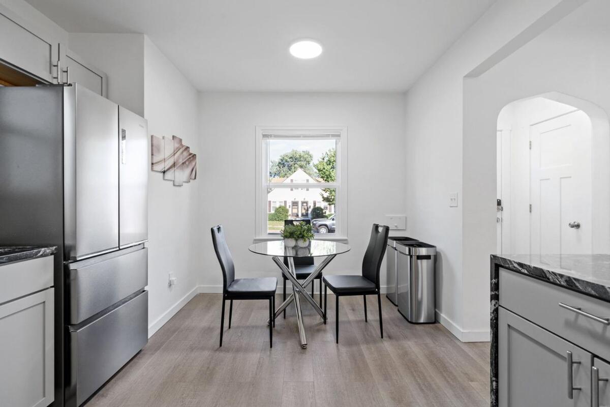 Movie Game & Fire Pit Luxury Spacious Minneapolis