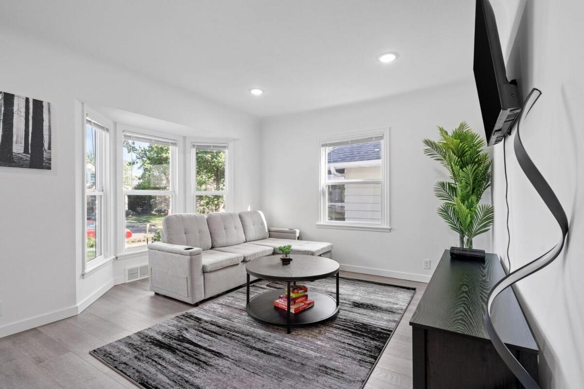 Movie Game & Fire Pit Luxury Spacious