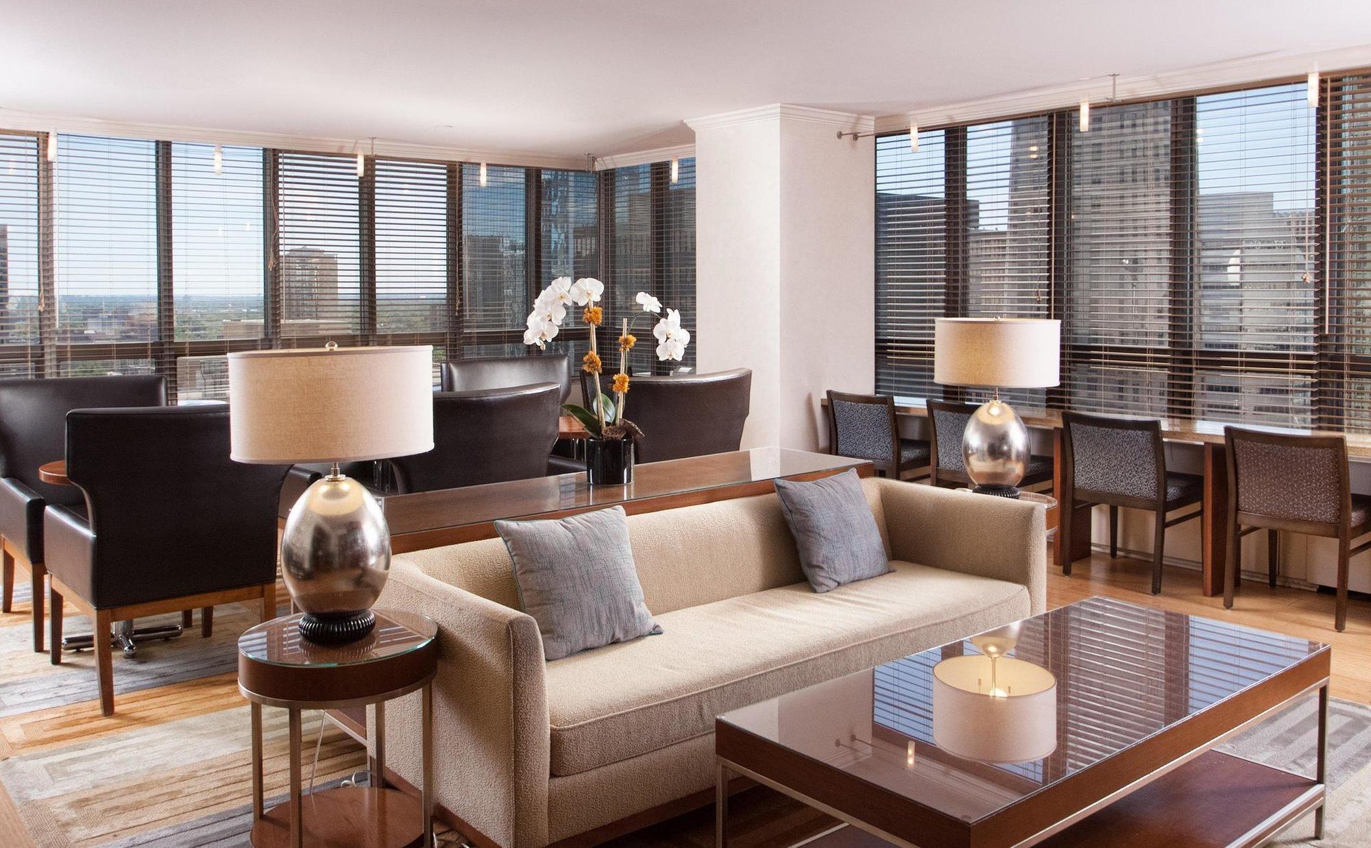 The Marquette Hotel, Curio Collection By Hilton 4*