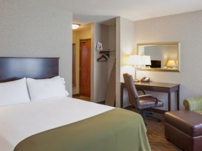 Express & Minneapolis-downtown Convention Center By Ihg Hotel 3*