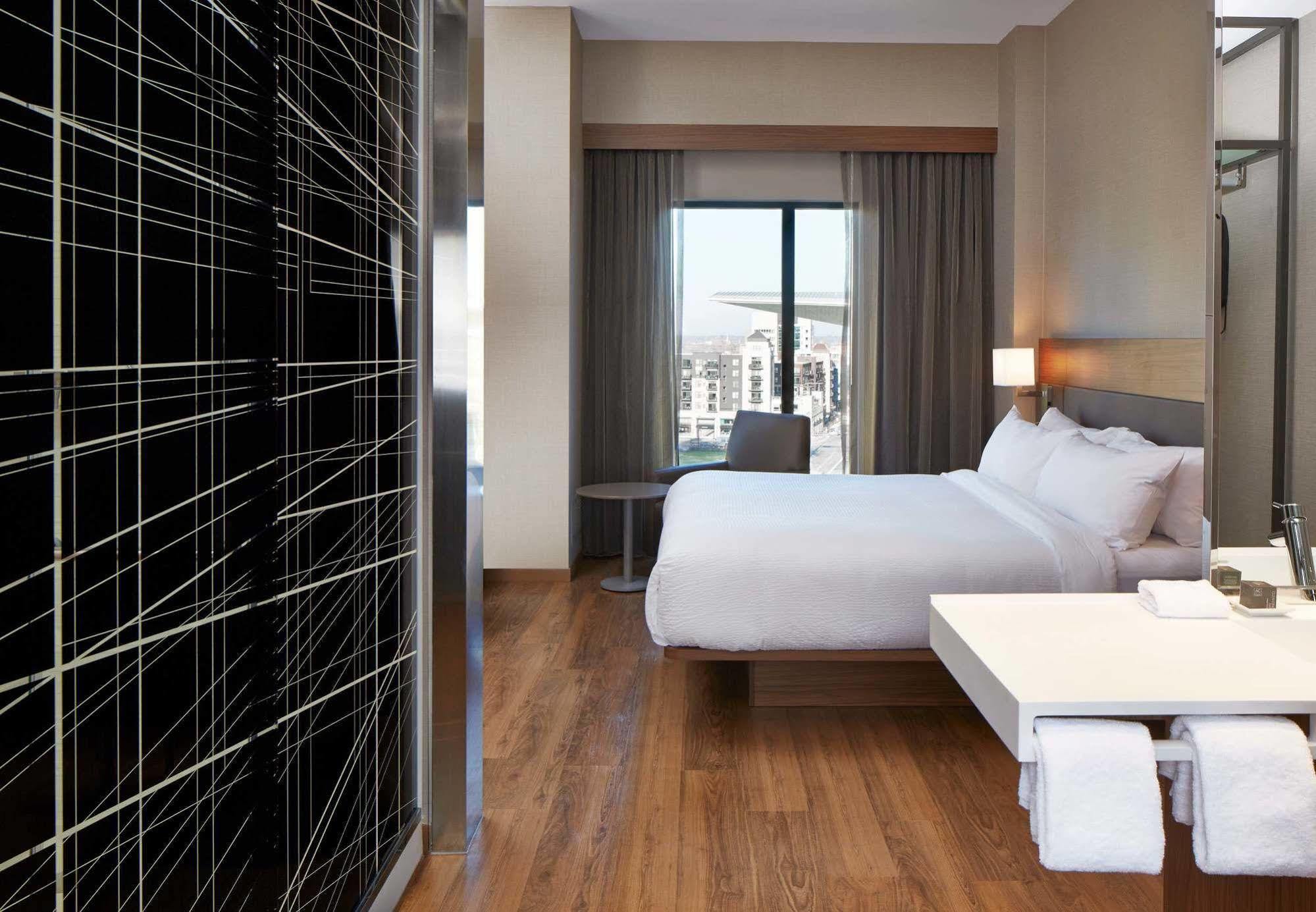 Ac Hotel By Marriott Minneapolis Downtown