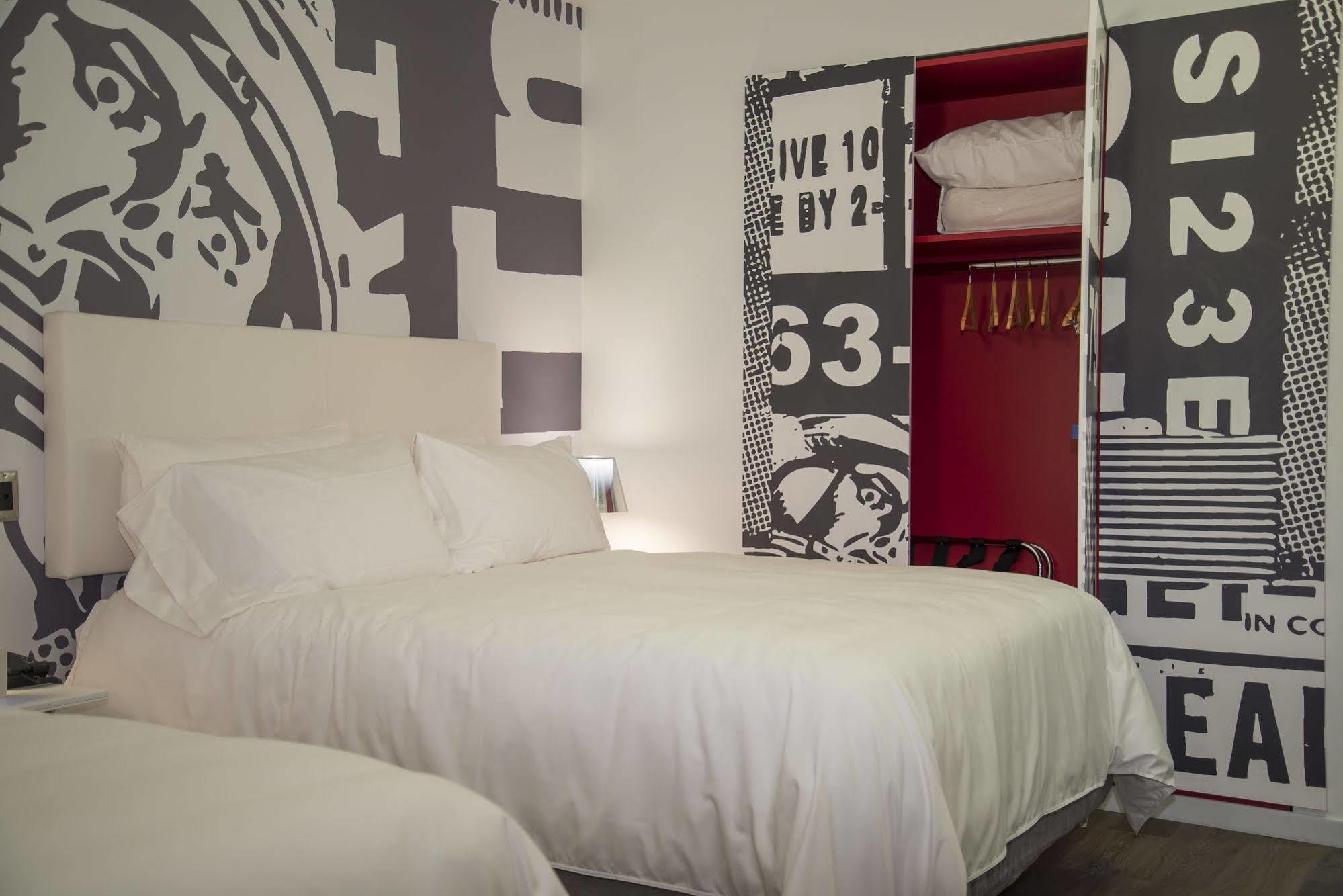 Radisson Red Downtown Hotel