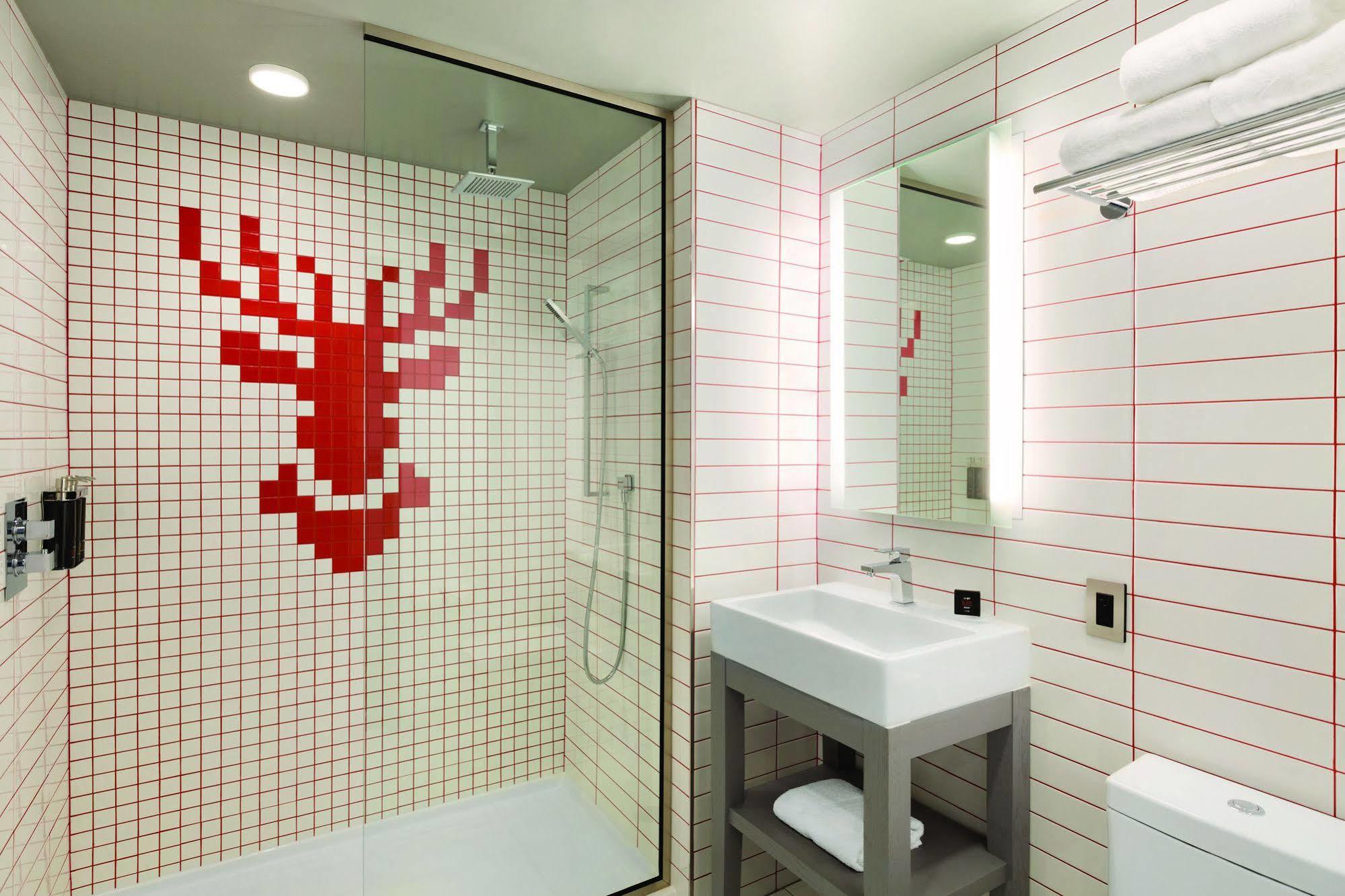 Radisson Red Downtown