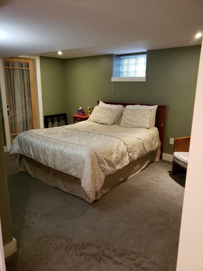 Bed & Breakfast Private And Bath In Charming