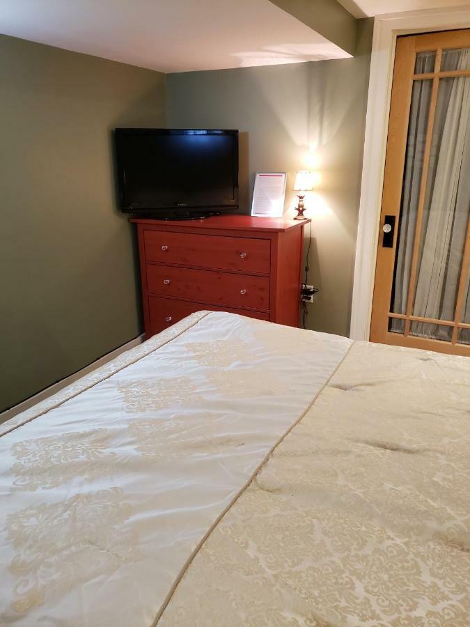 Private And Bath In Charming * Minneapolis