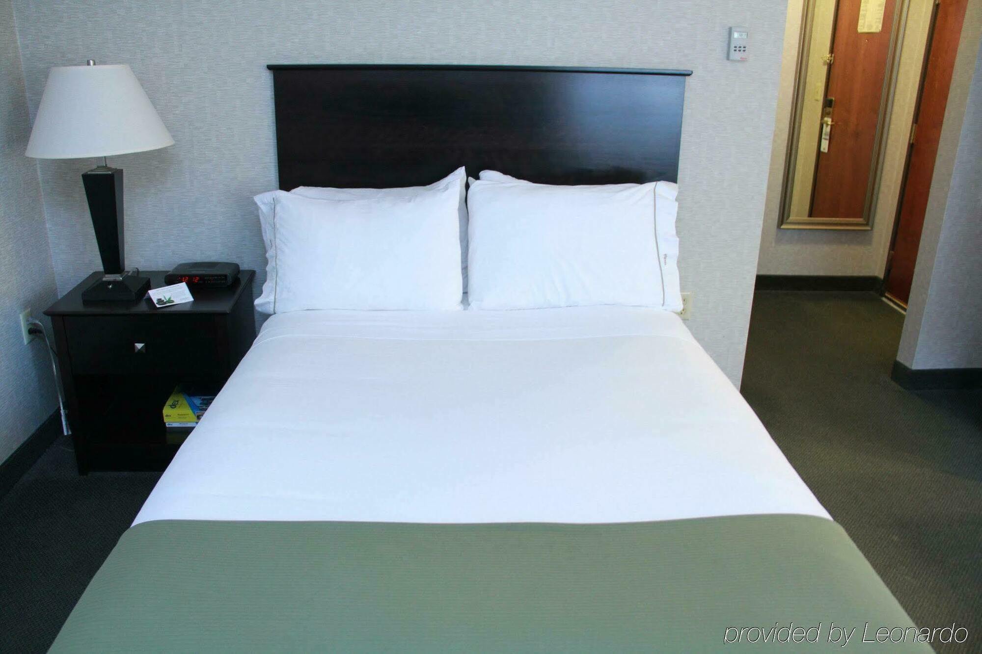 Express & Minneapolis-downtown Convention Center By Ihg Hotel 3*