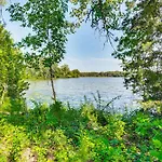 Pet-Friendly Minneapolis Studio Walk To Lake!
