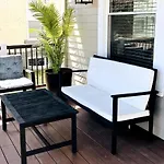 Trendy And Stylish 3Br Uptown Duplex With Balcony