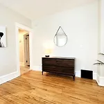 Trendy And Stylish 3Br Uptown Duplex With Balcony