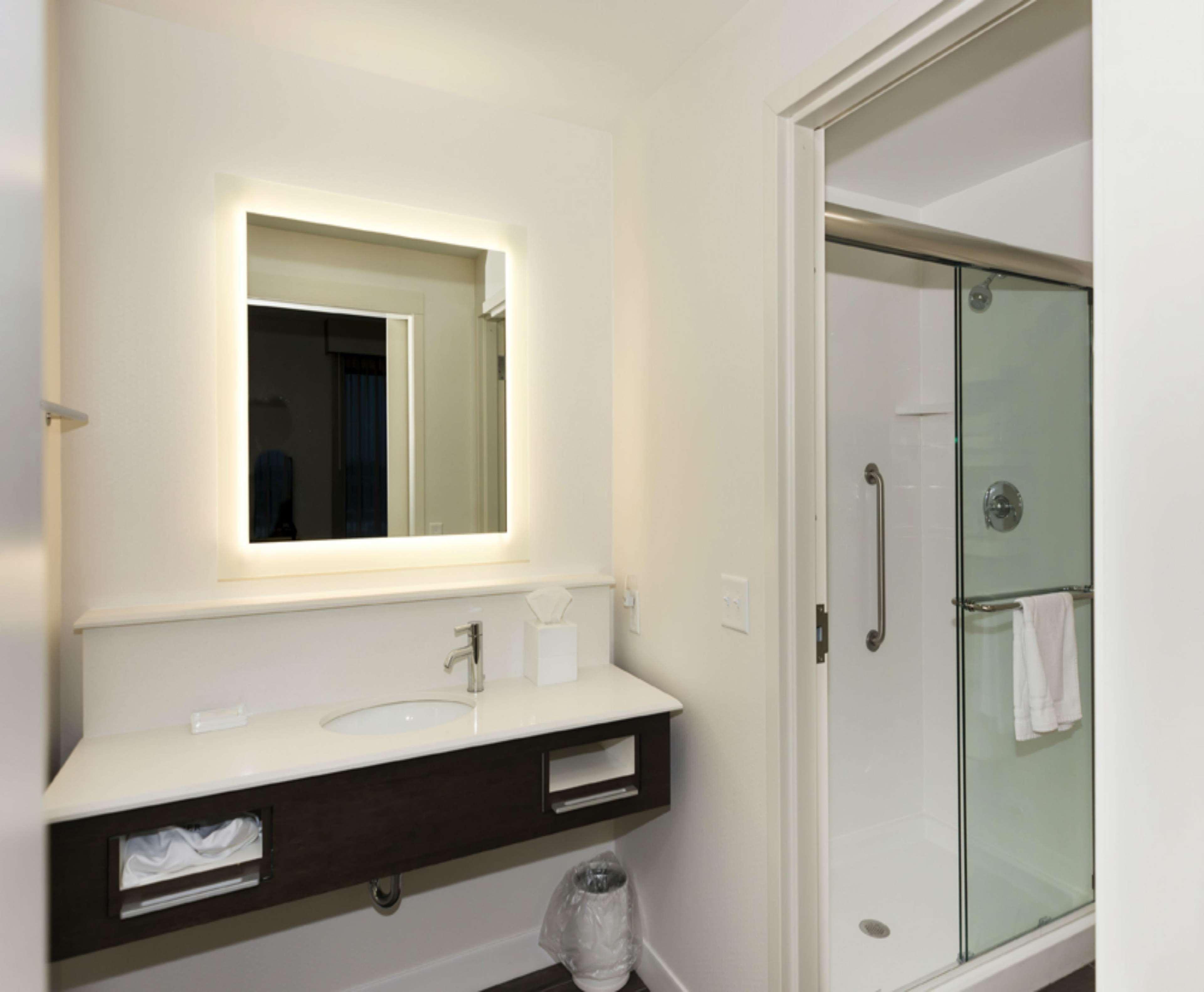 Hampton Inn And Suites Minneapolis University Area, Mn Hotel Minneapolis
