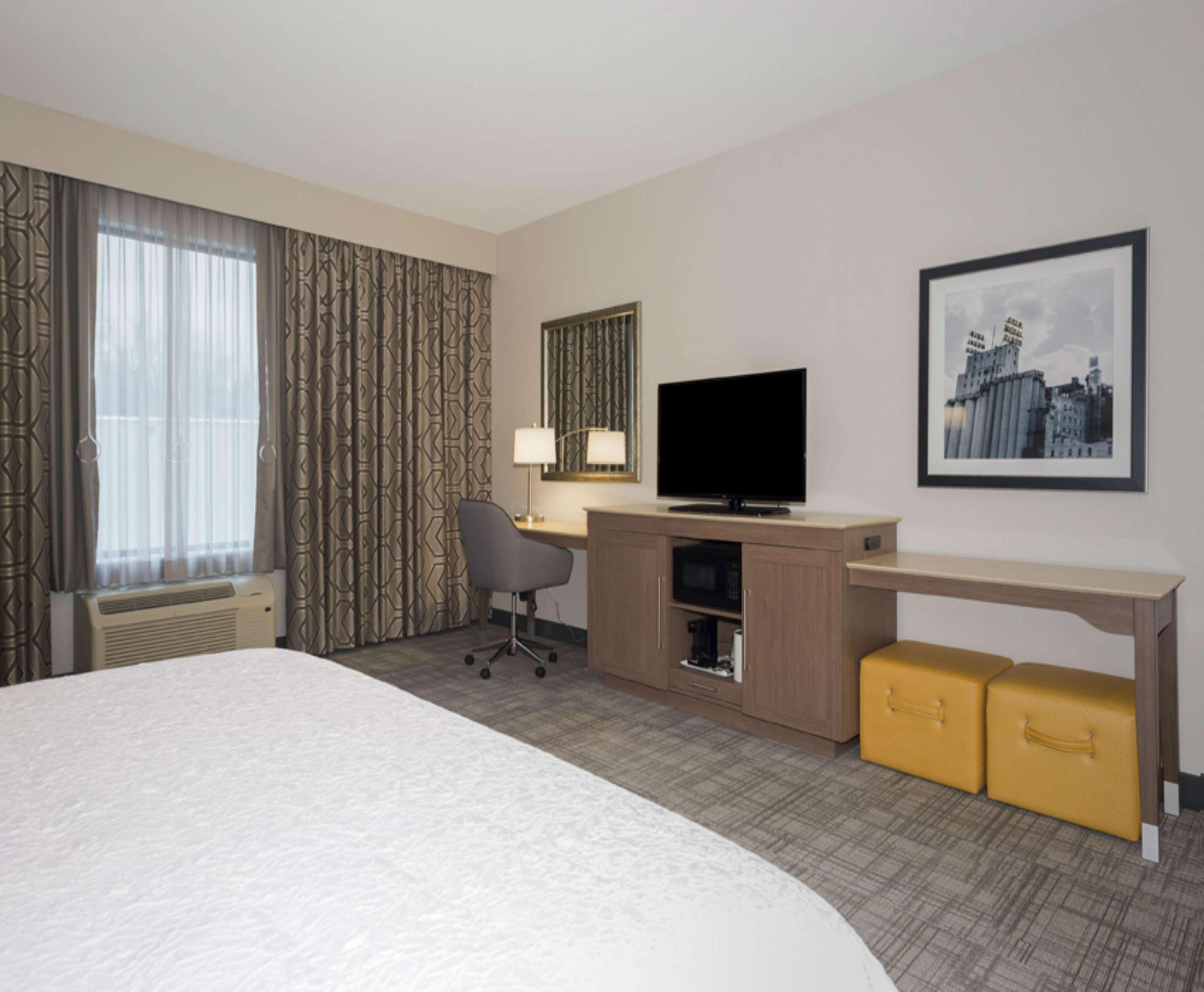 Hampton Inn And Suites Minneapolis University Area, Mn 3*