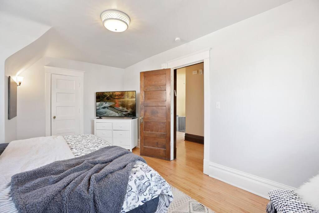 Luxury 6600 Sq.ft Stunning Home/sleeps 10+