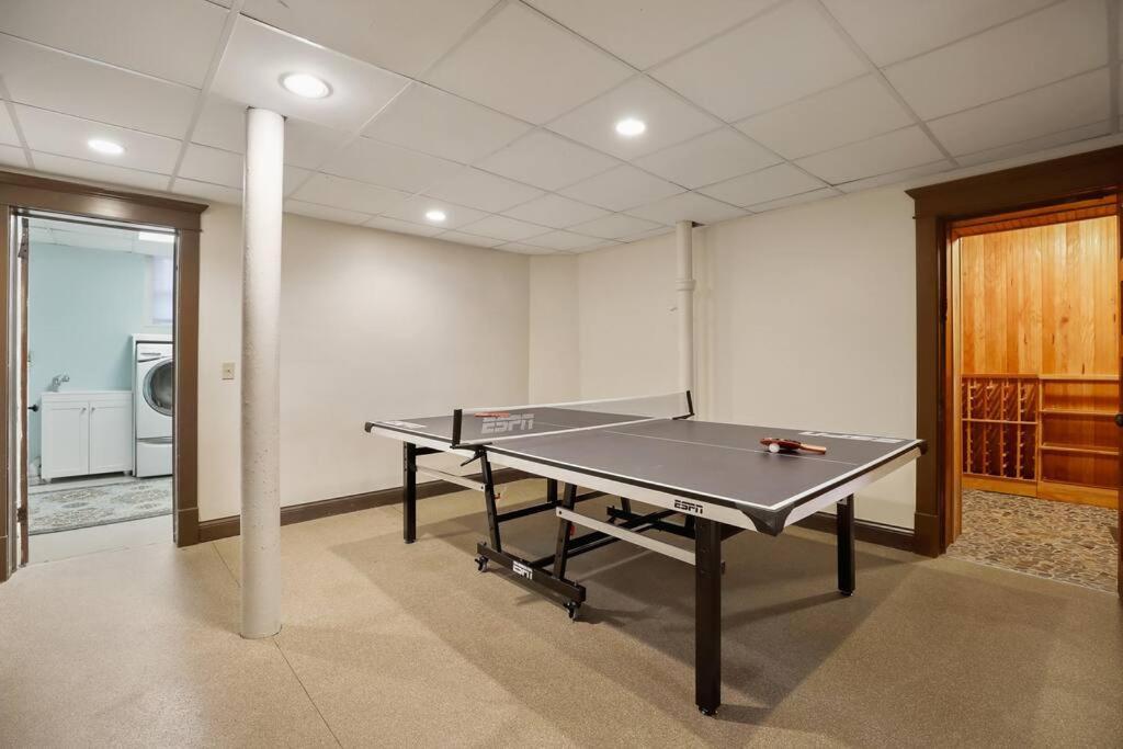 Luxury 6600 Sq.ft Stunning Home/sleeps 10+
