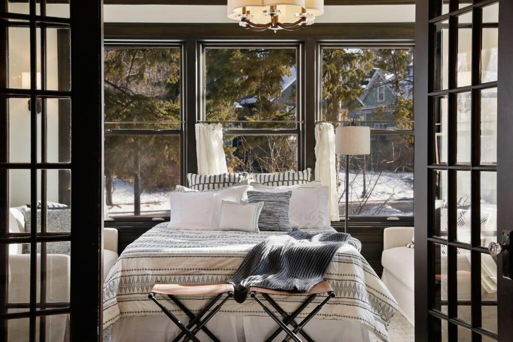 Luxury 6600 Sq.ft Stunning Home/sleeps 10+