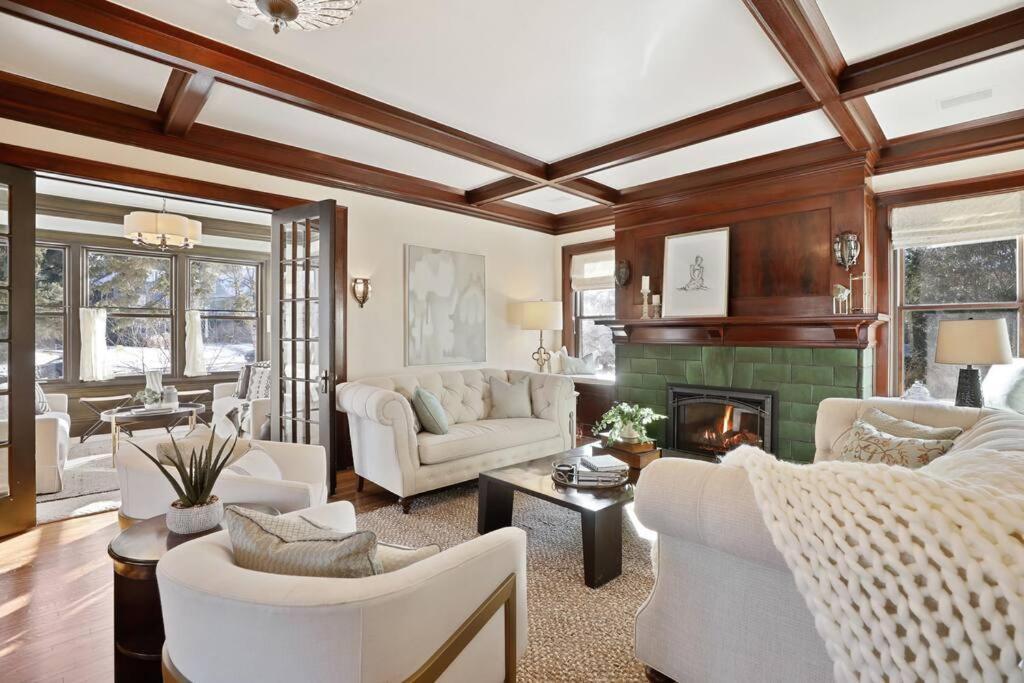 Luxury 6600 Sq.ft Stunning Home/sleeps 10+