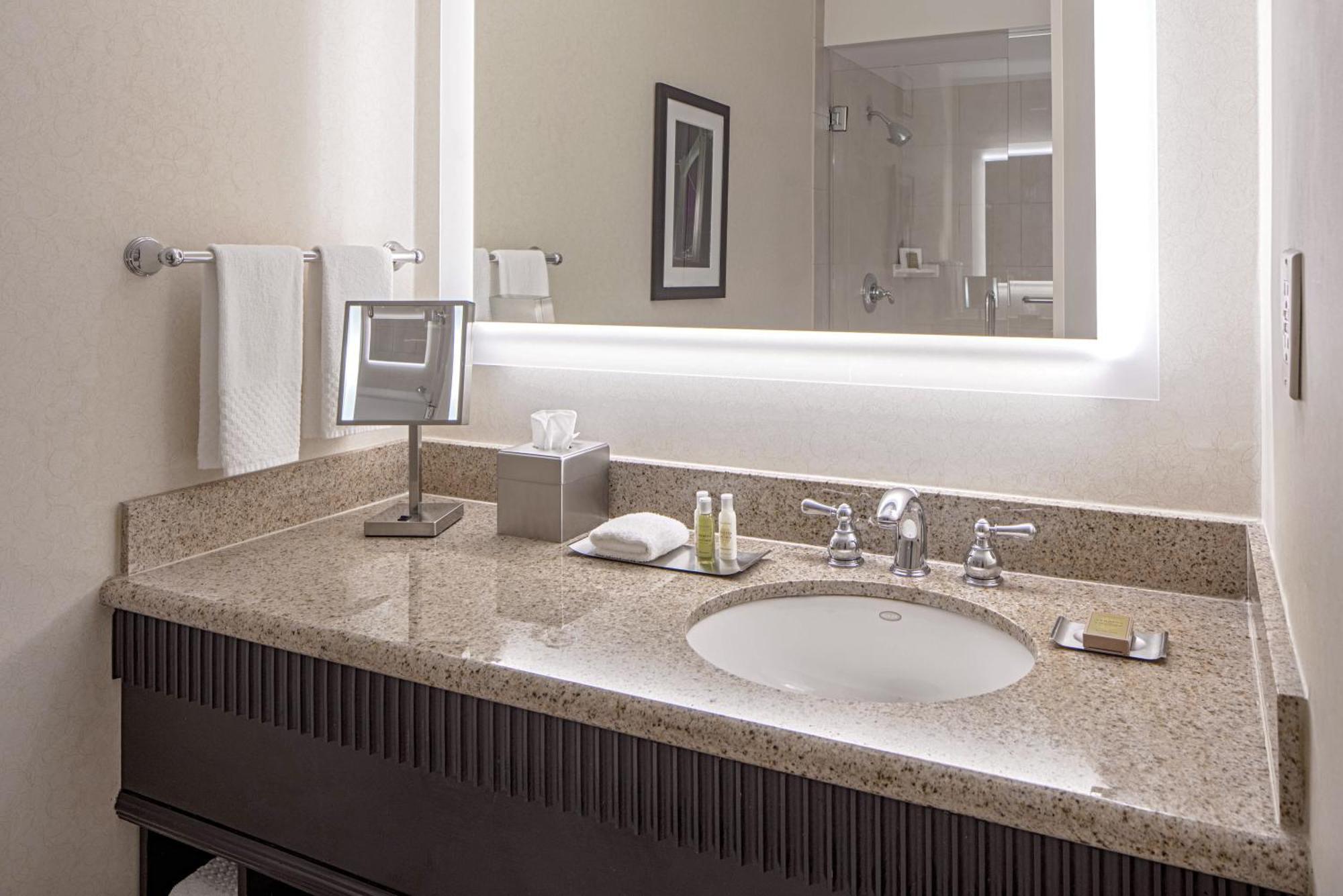 Doubletree By Hilton Downtown 4*