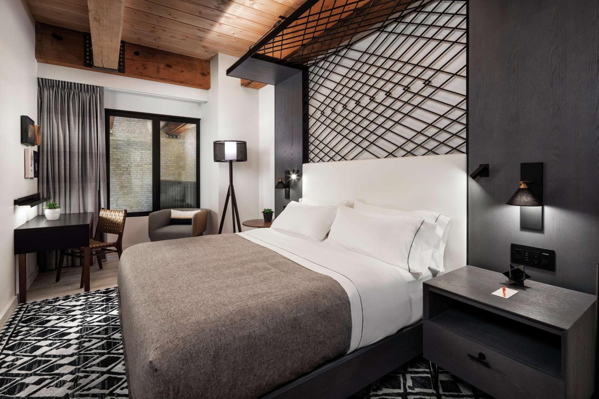 Hotel Canopy By Hilton Mill District