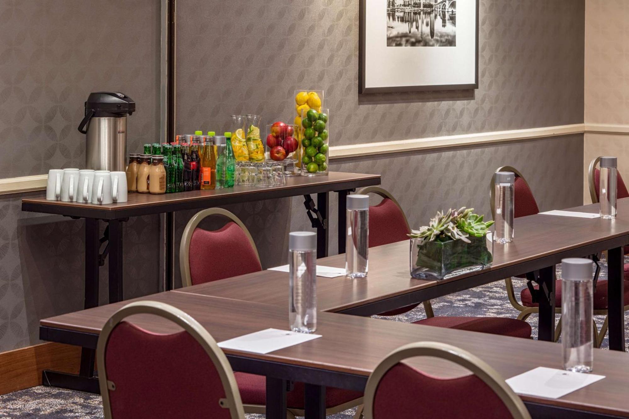 Doubletree By Hilton Downtown Hotel 4*
