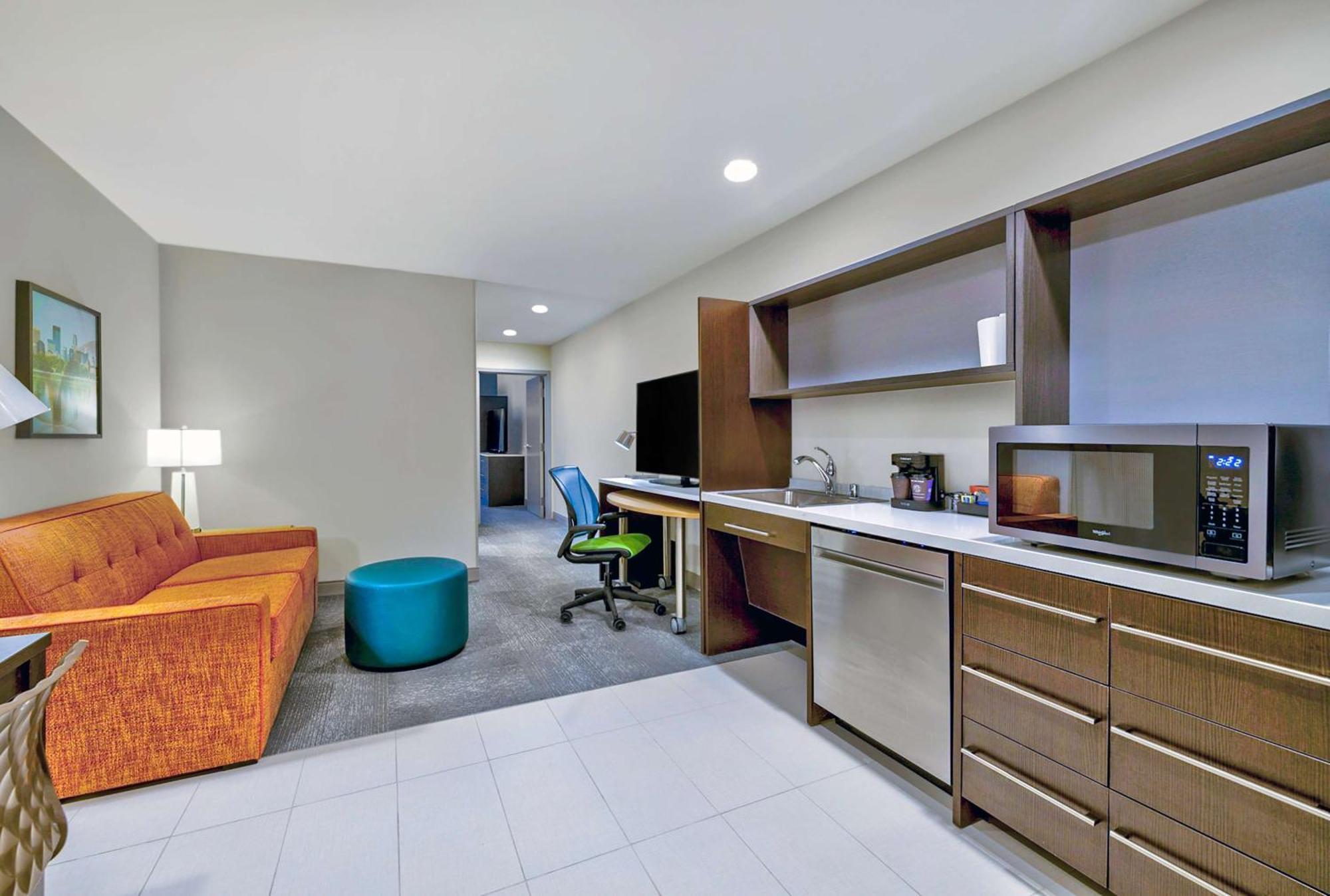 Home2 By Hilton Downtown 3*
