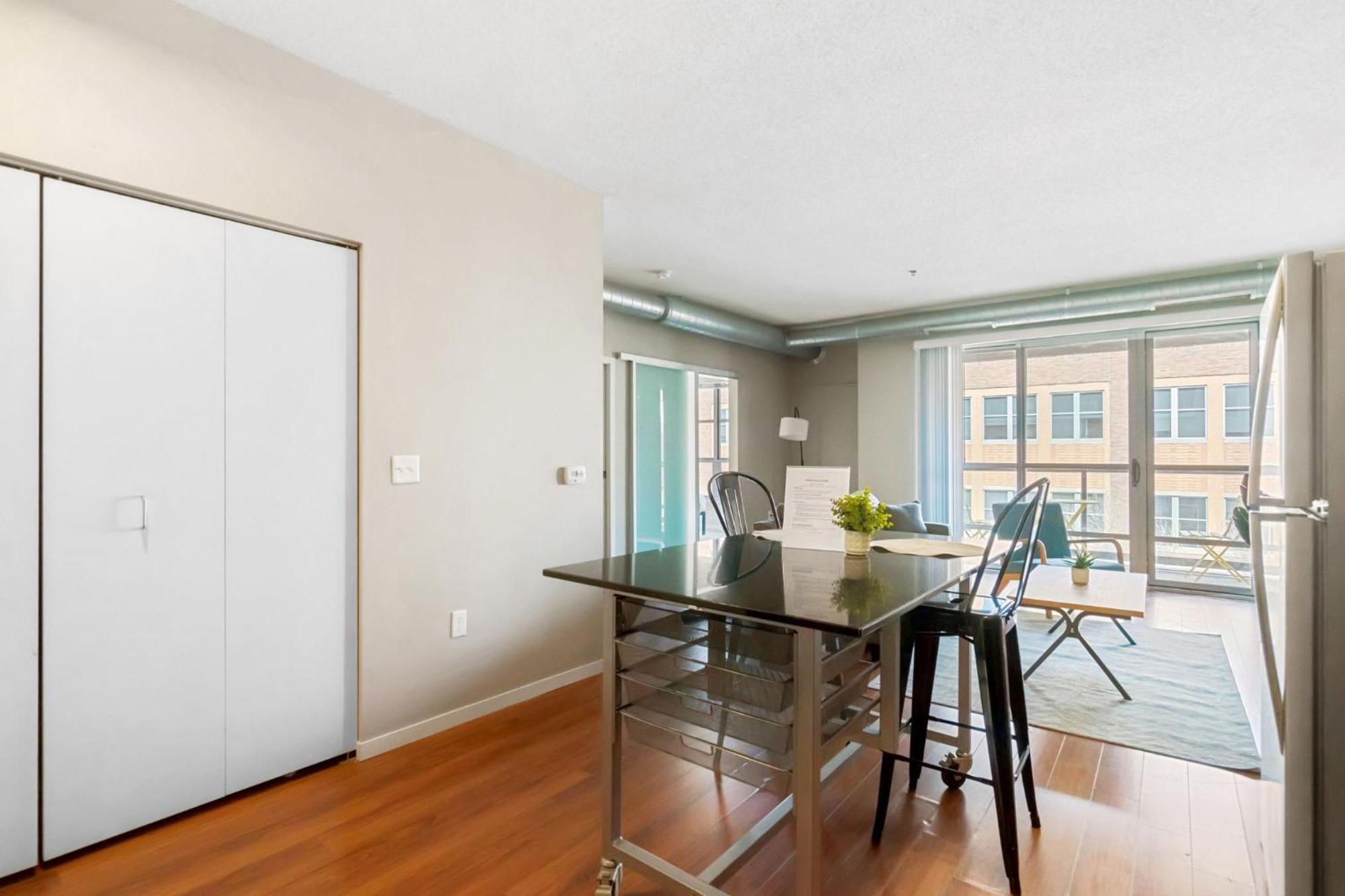 Apartment Cozysuites 2br Mill District W Pool, Gym, Sauna #4 *