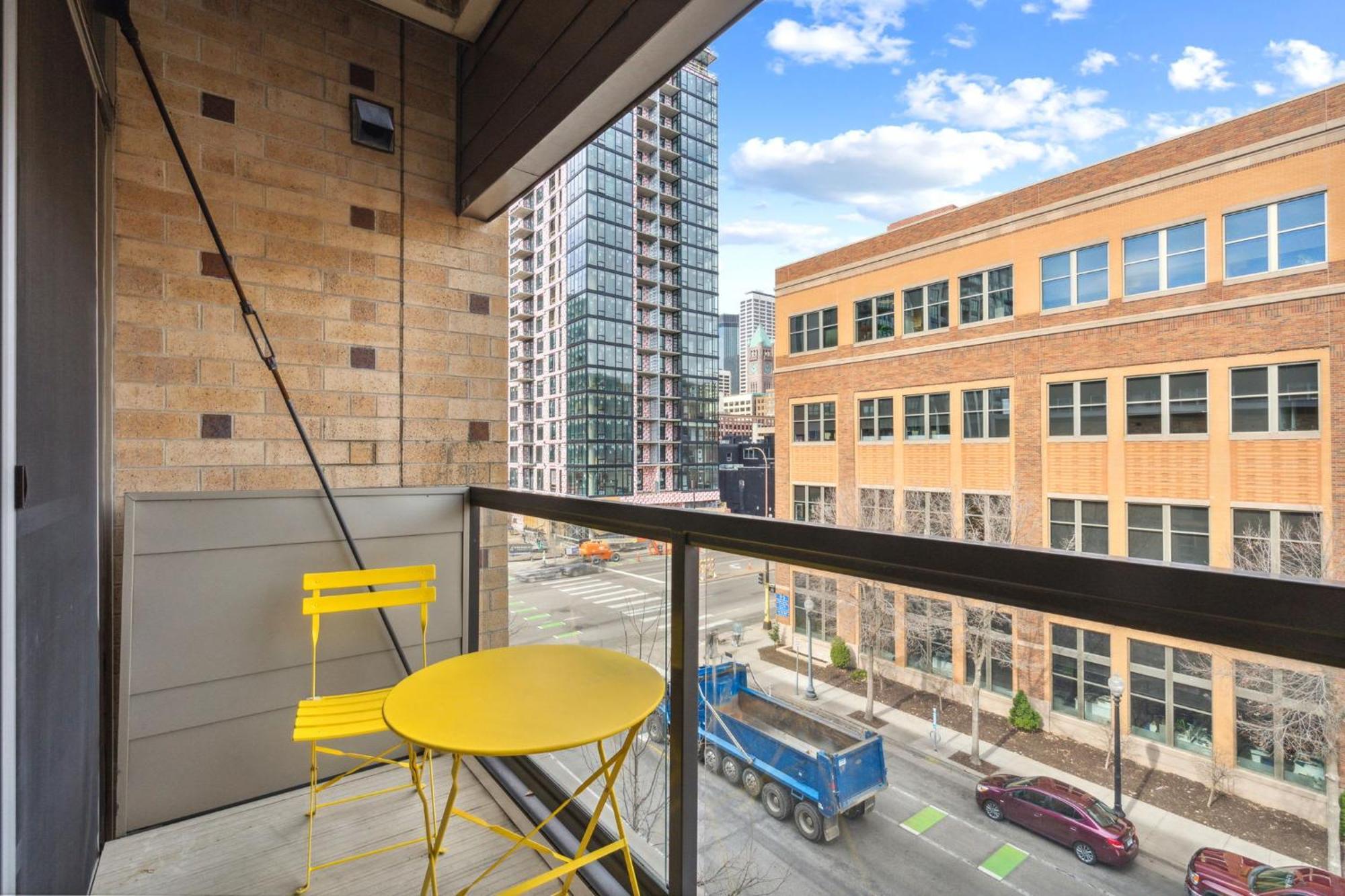 Apartment Cozysuites 2br Mill District W Pool, Gym, Sauna #4
