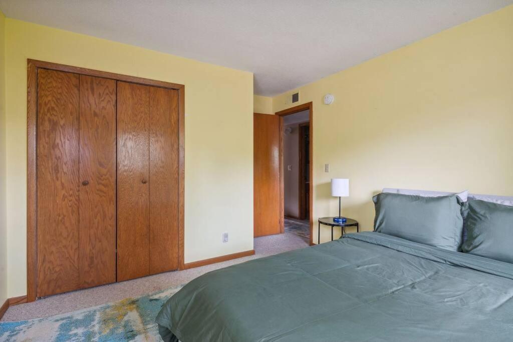 Stellar Two Bedroom Apartment Minneapolis